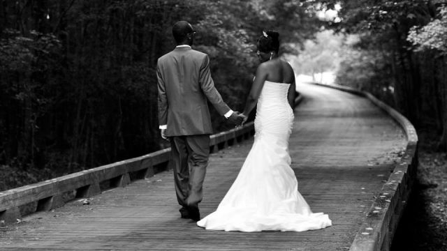 couple-boardwalk
