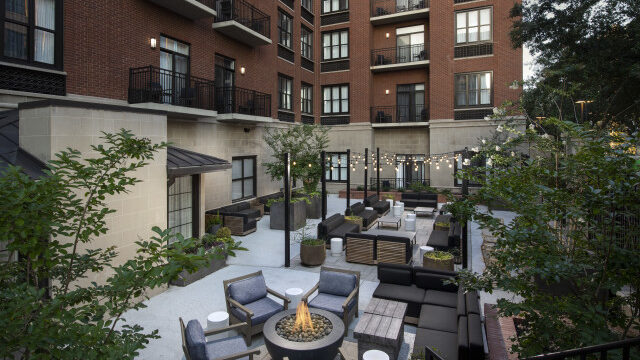 Courtyard Savannah Exterior