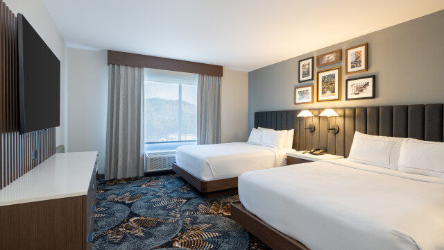 DoubleTree Savannah Airport Guest Room