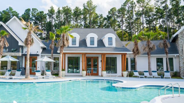 Lake Side, Resort Style Pool