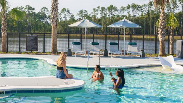 Lake Side, Resort Style Pool