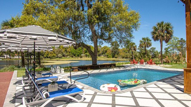 Mighty Tree Properties Savannah Vacation Rental - East Point Pool